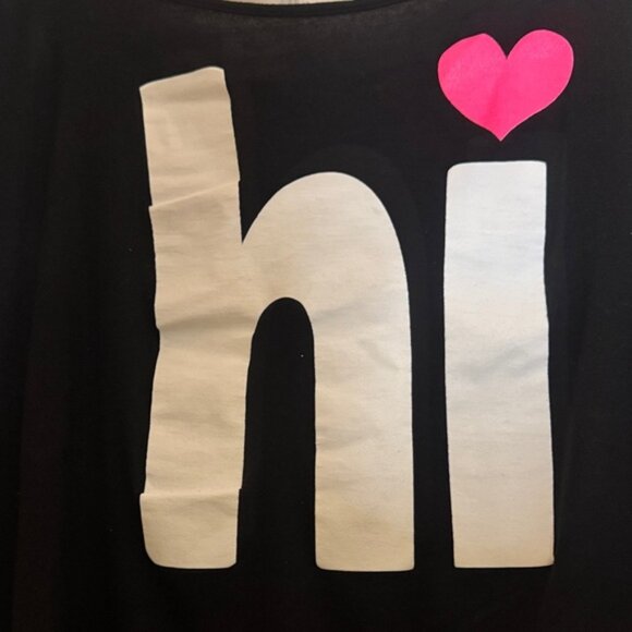 Aran's Den Black Tee with White 'hi' and Pink Heart HI-Low top - Picture 5 of 5